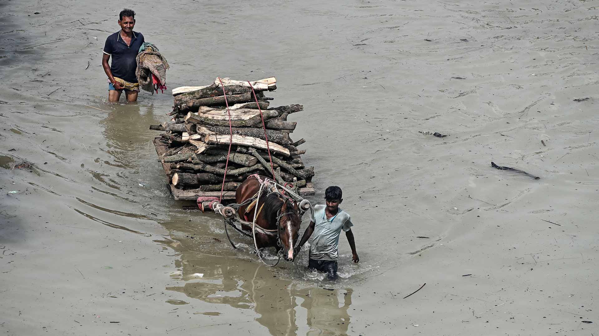 India minister blames dam release for flooding 