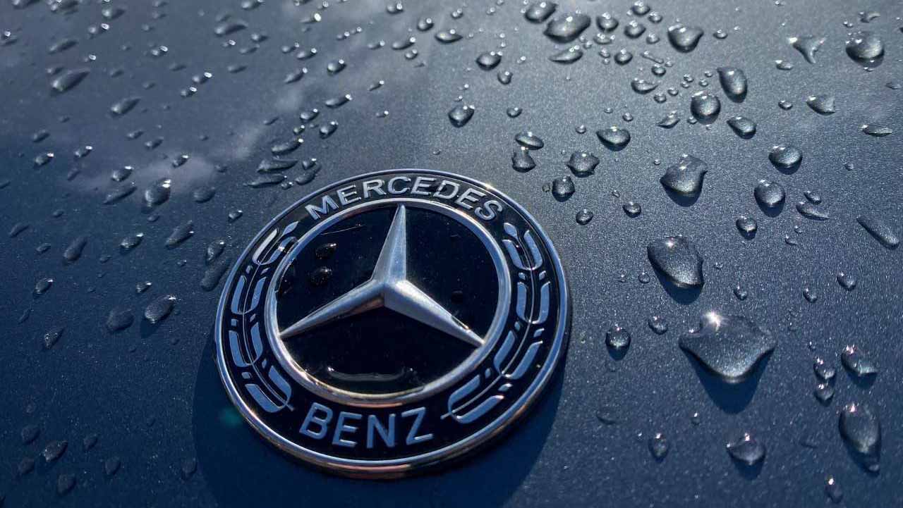 Image for the title: Germany's Mercedes-Benz lowers forecast due to weakness in China 