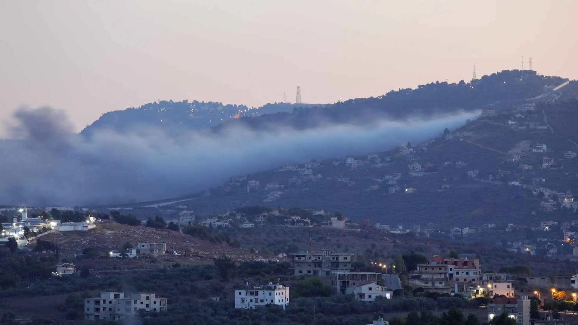 الجيش الإسرائيلي يقصف أهدافاً تابعة لحزب الله في لبنان 