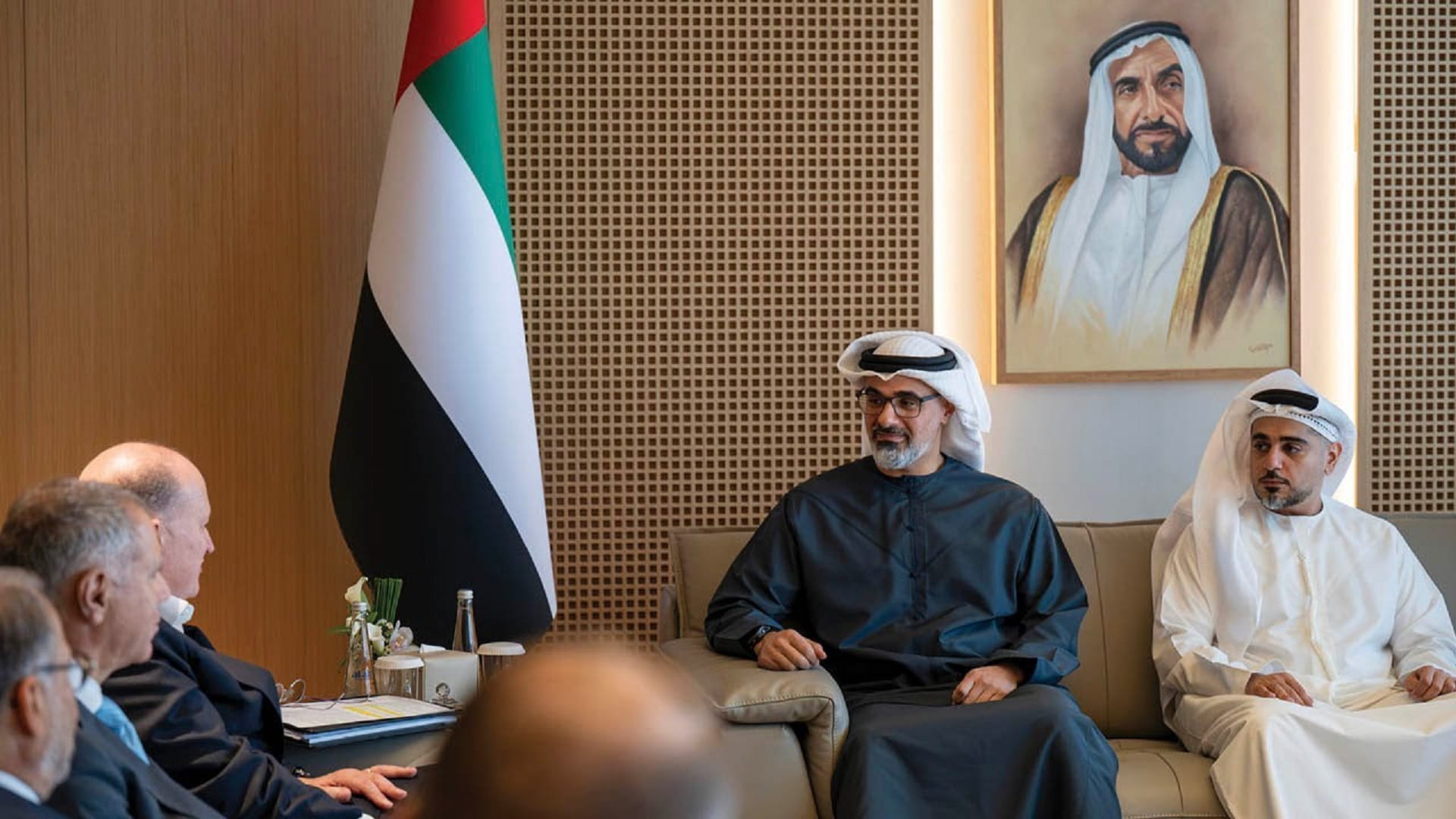 Khaled bin Mohamed bin Zayed meets Group Chairman of HSBC Holdings 