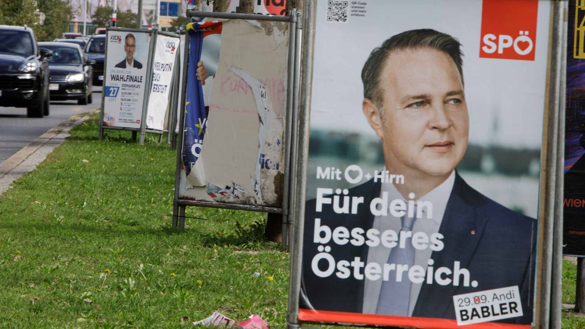 Austrians vote with far-right in sight of historic win 