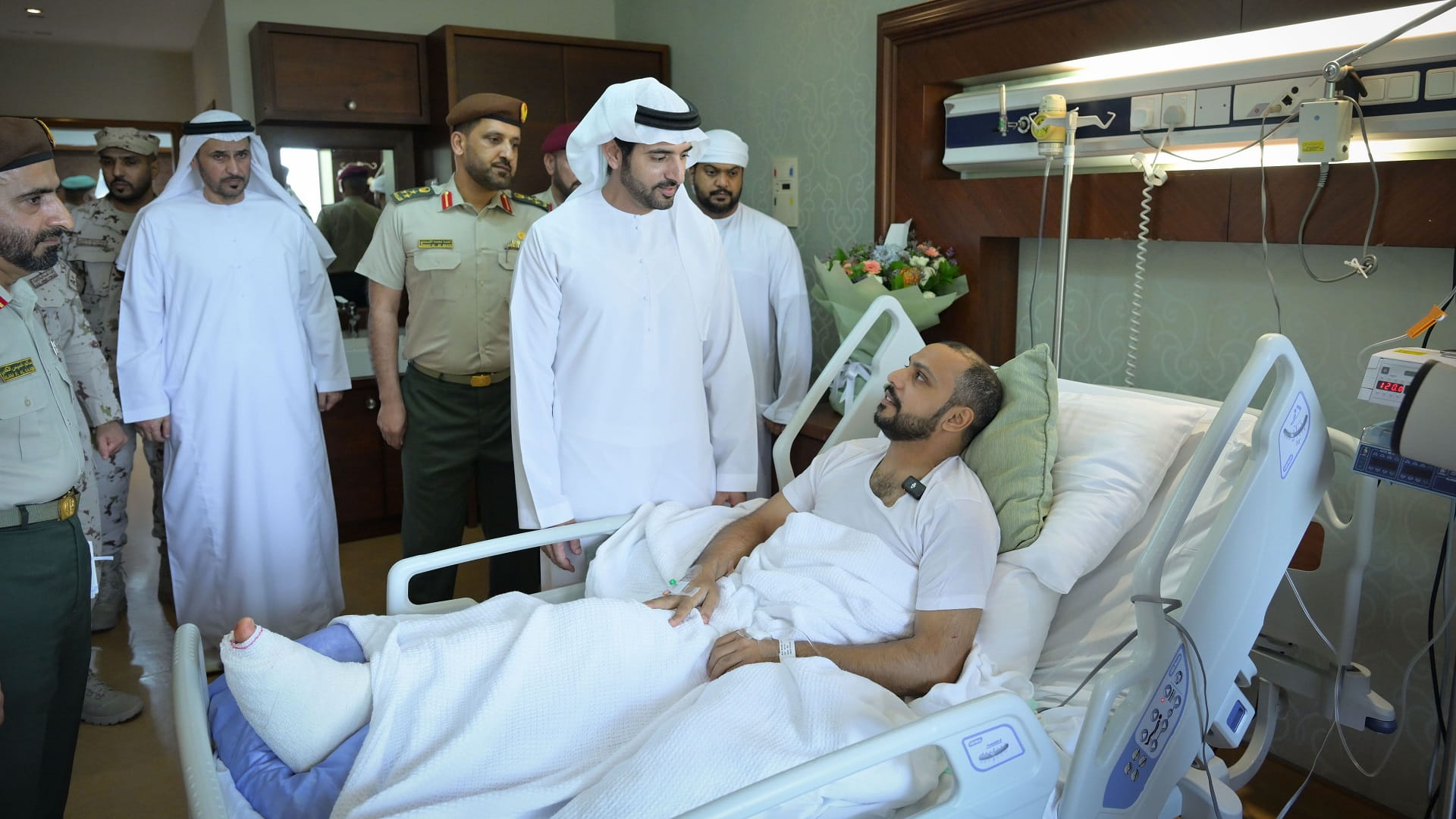 Hamdan bin Mohammed visits injured UAE Armed Forces servicemen 