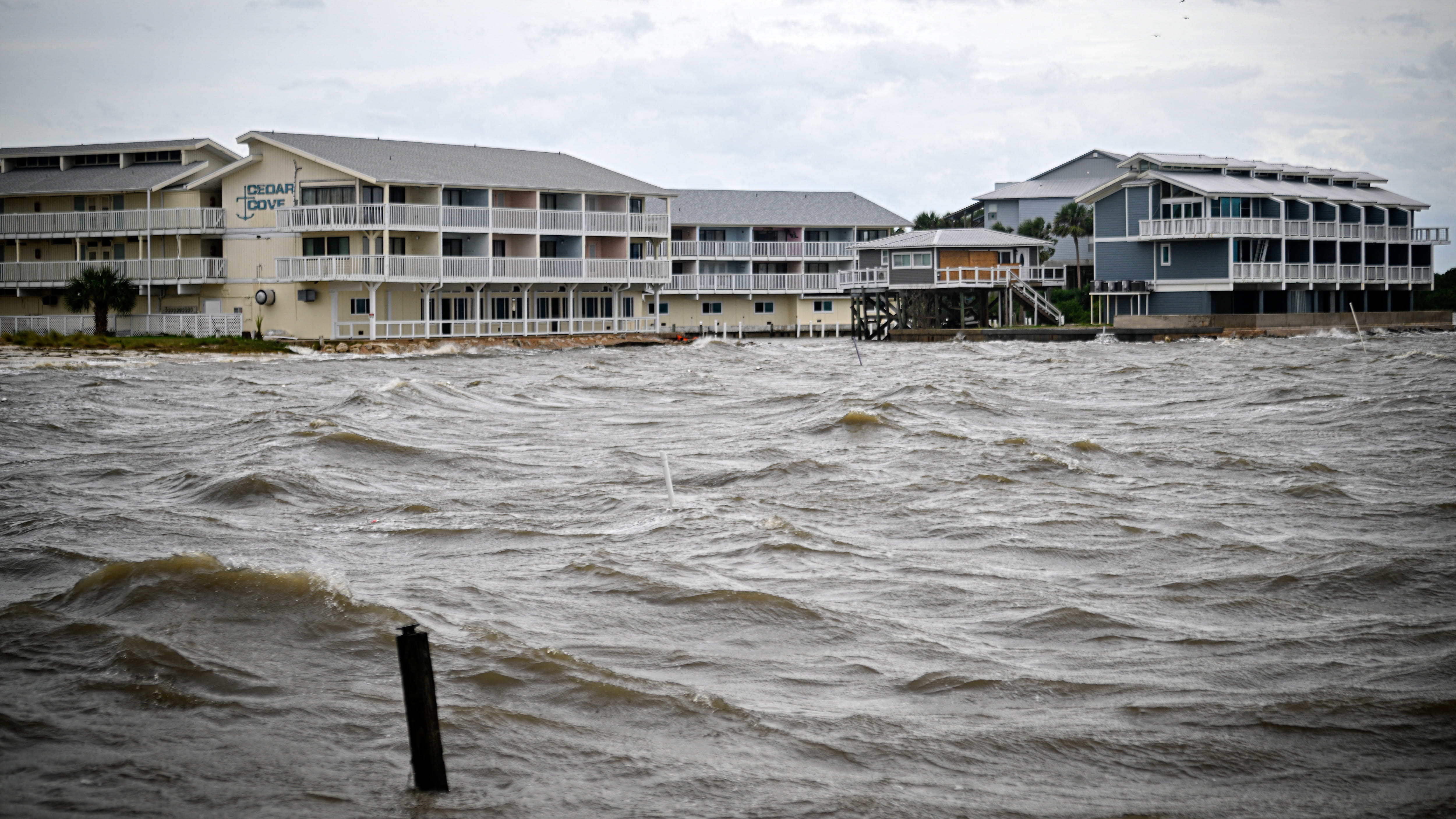 Hurricane leaves millions without power, 4 dead in southeast US 