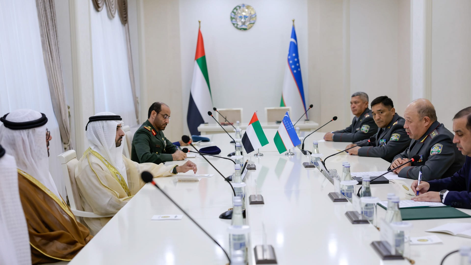 Hamdan bin Mohammed meets with Minister of Defence of Uzbekistan 