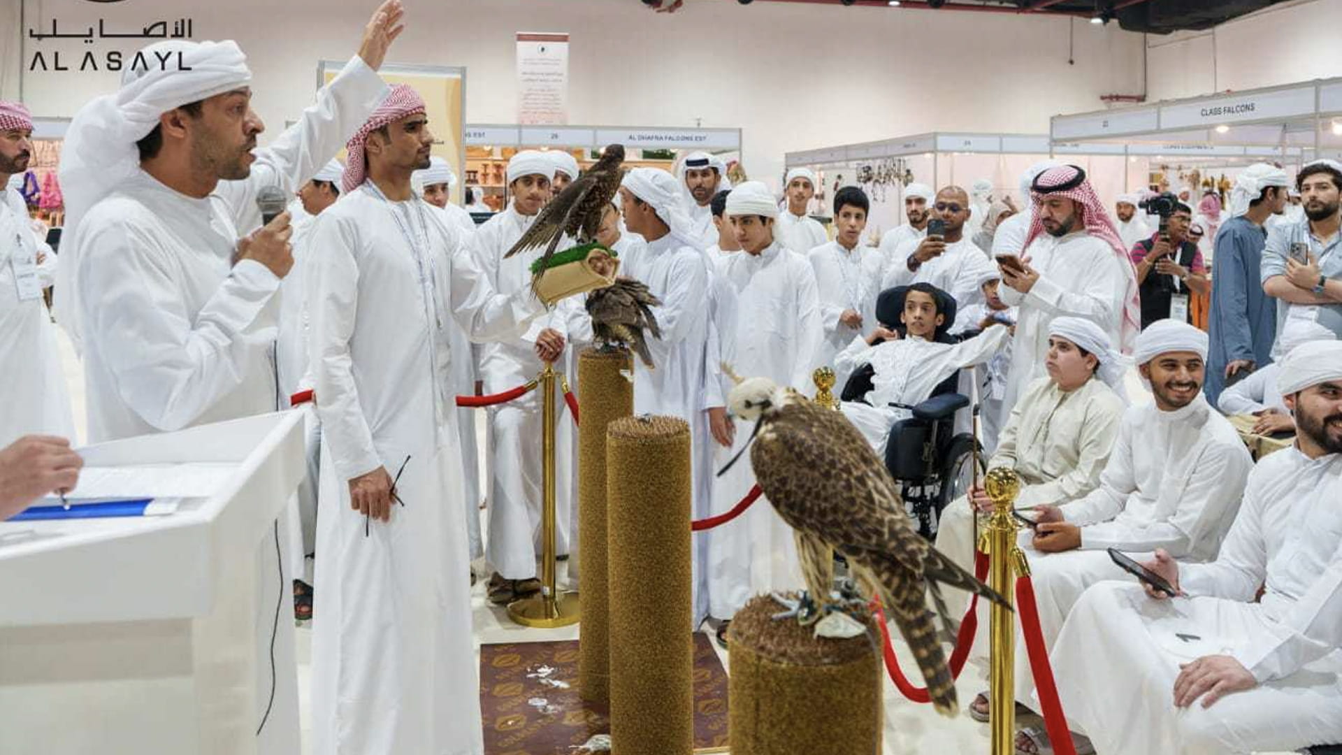 صورة بعنوان: مزاد الصقور وسباق الهجن يستقطبان جمهور معرض الأصايل بإكسبو الذيد 