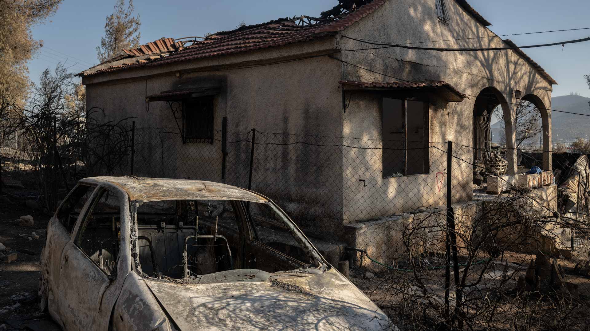 Two killed fighting wildfire in Greece 