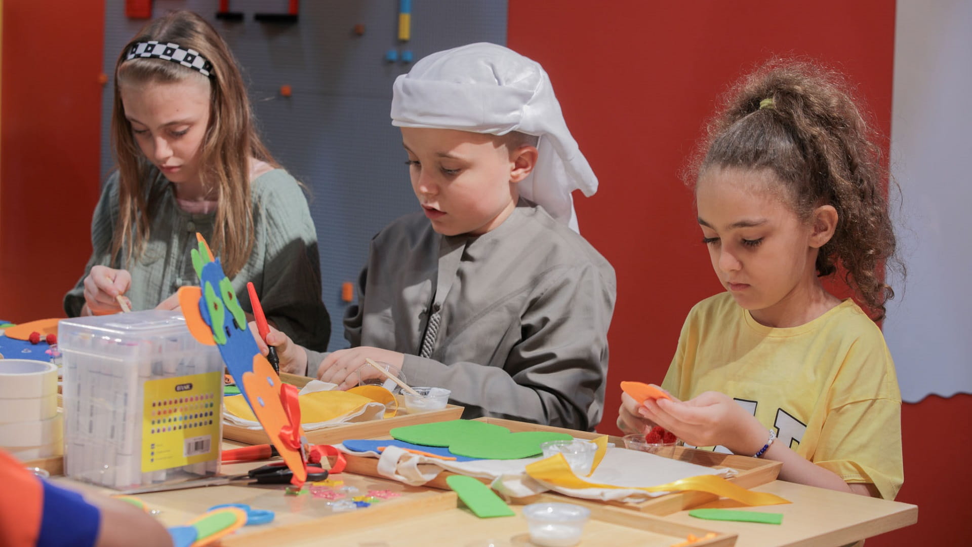 Sharjah Children participates with over 70 workshops at SCRF 