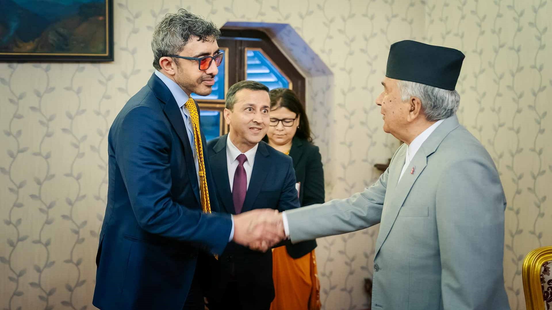 رئيس نيبال وعبدالله بن زايد يبحثان فرص تعزيز التعاون