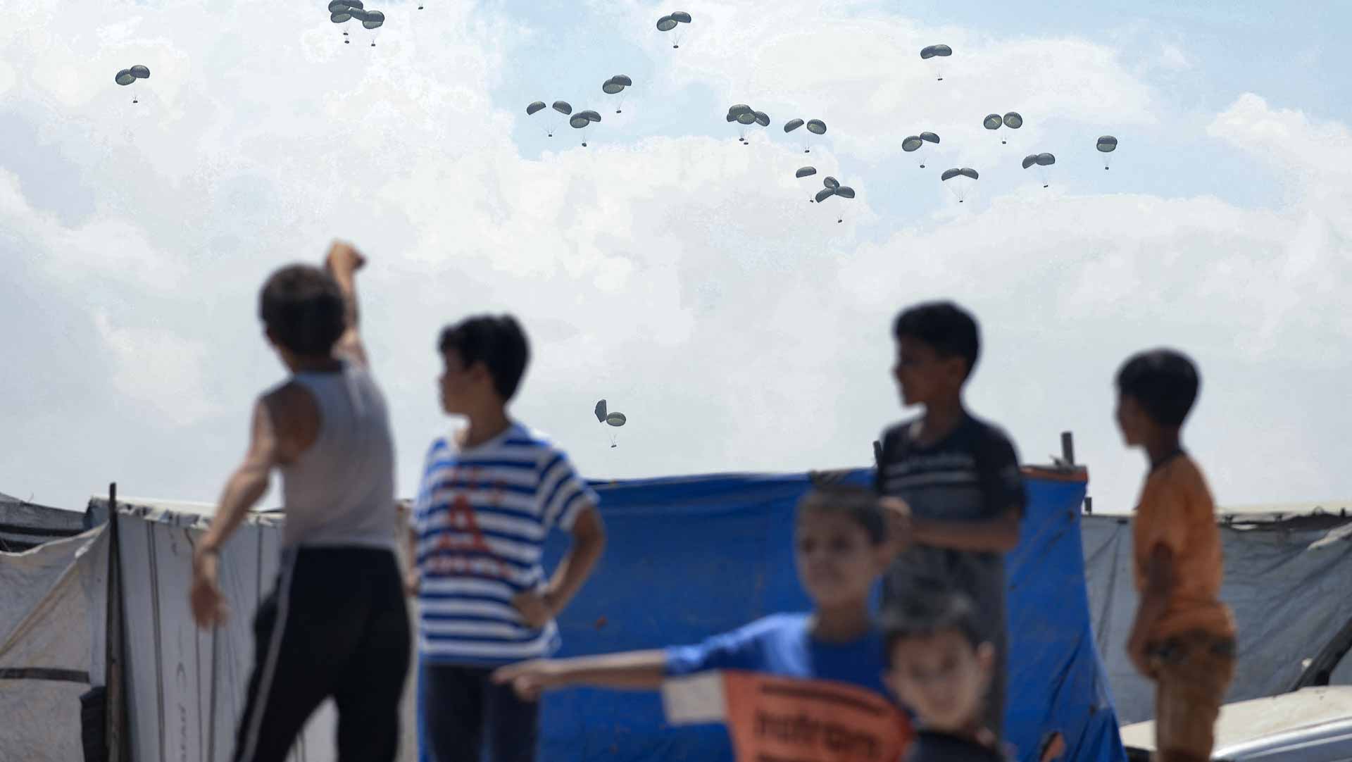 إيطاليا تعلن بدء إنزال المساعدات جواً على قطاع غزة 9 أغسطس