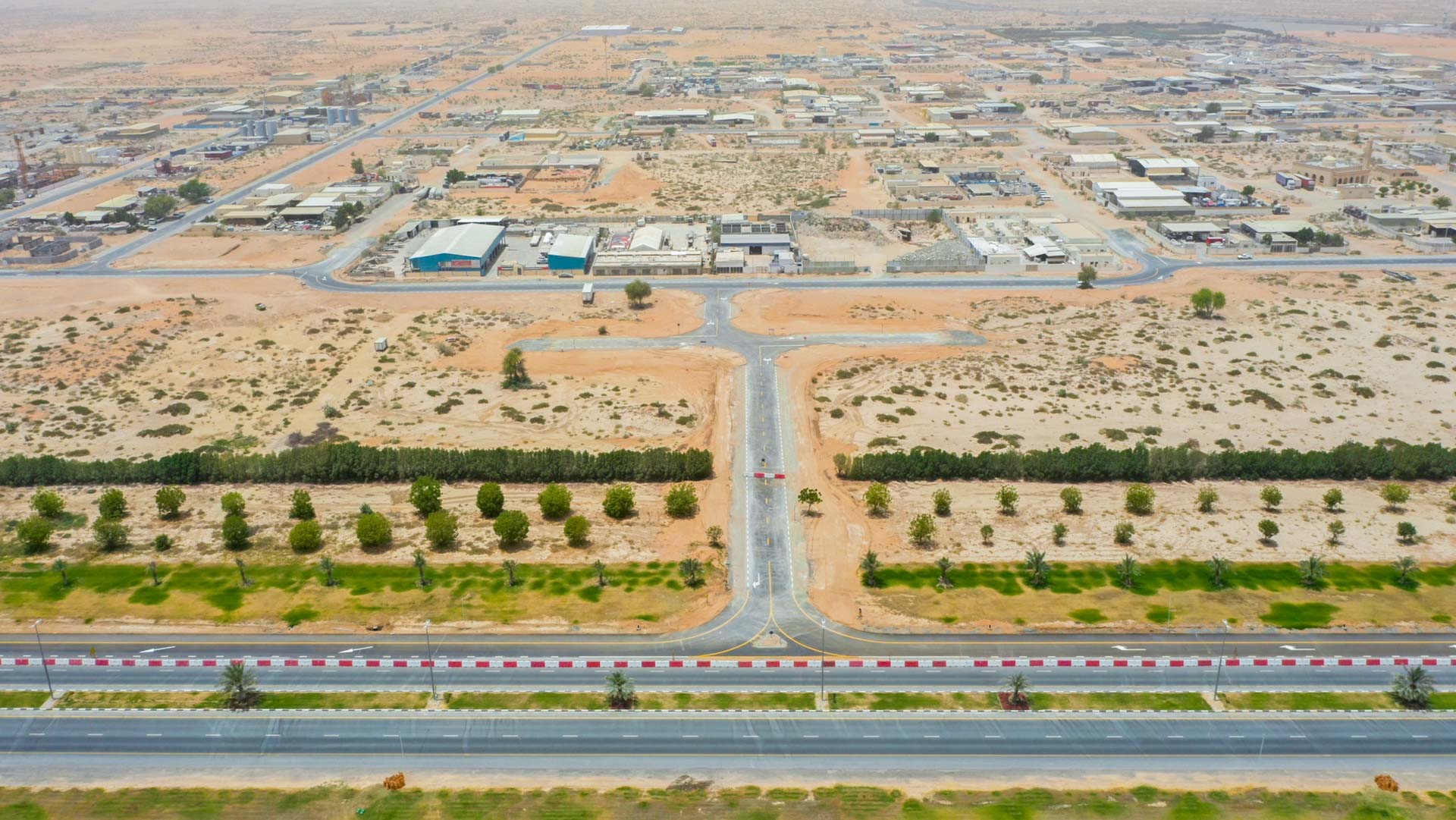"طرق الشارقة" تُنجز مشروعاً لتطوير طرق البطائح بطول 7.4 كلم 