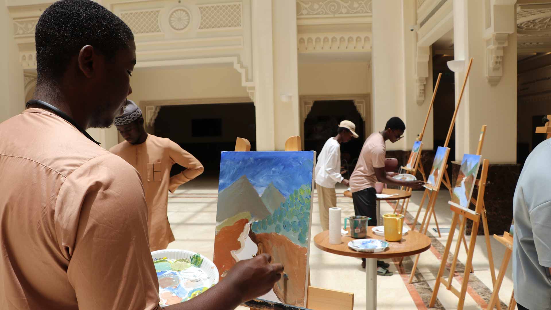 الجامعة القاسمية تطلق برامج لتعزيز وعي الطلبة وتنمية مهاراتهم 
