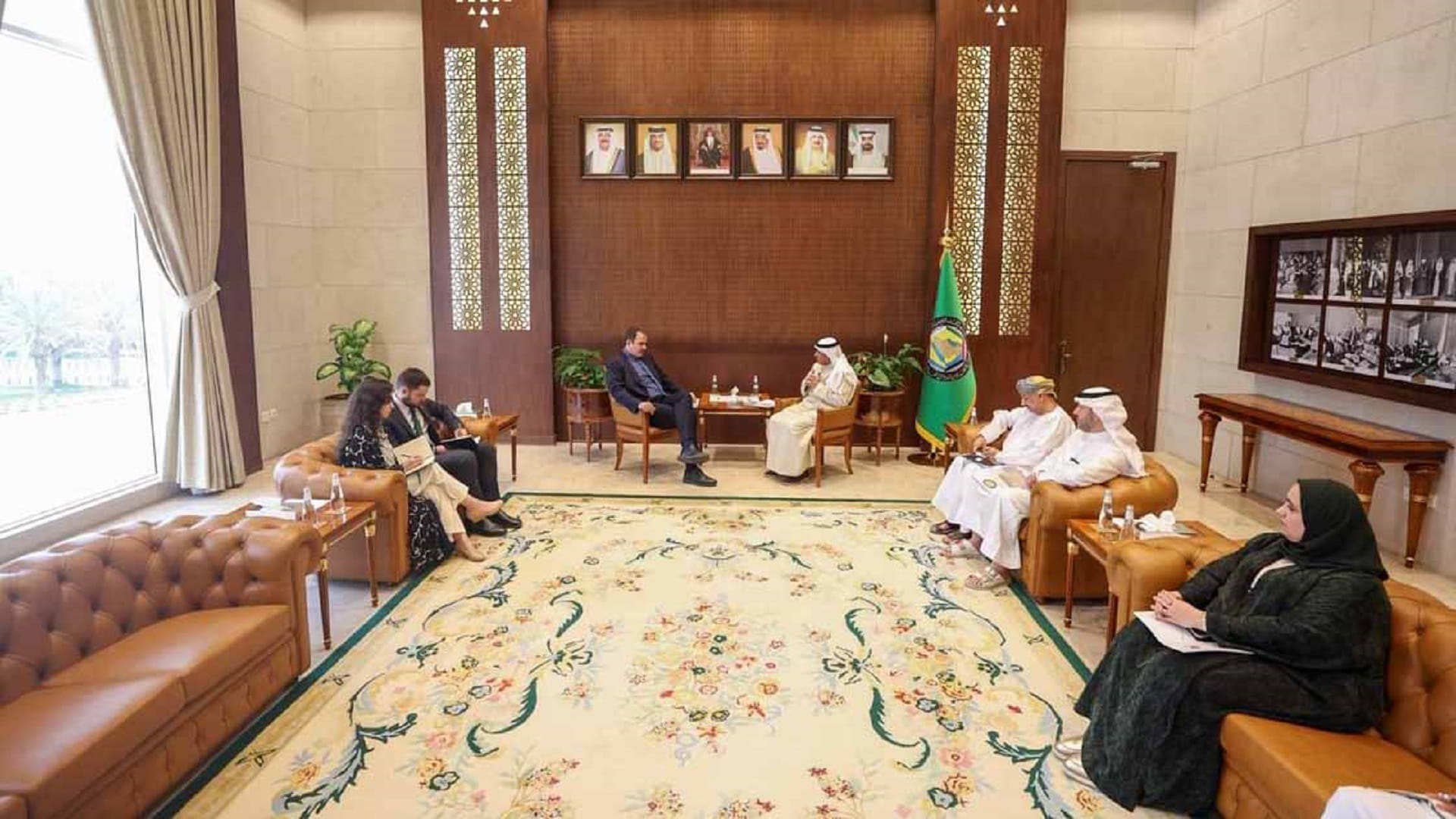 "أمين مجلس التعاون" يبحث اتفاقية التجارة الحرة مع نيوزيلندا 