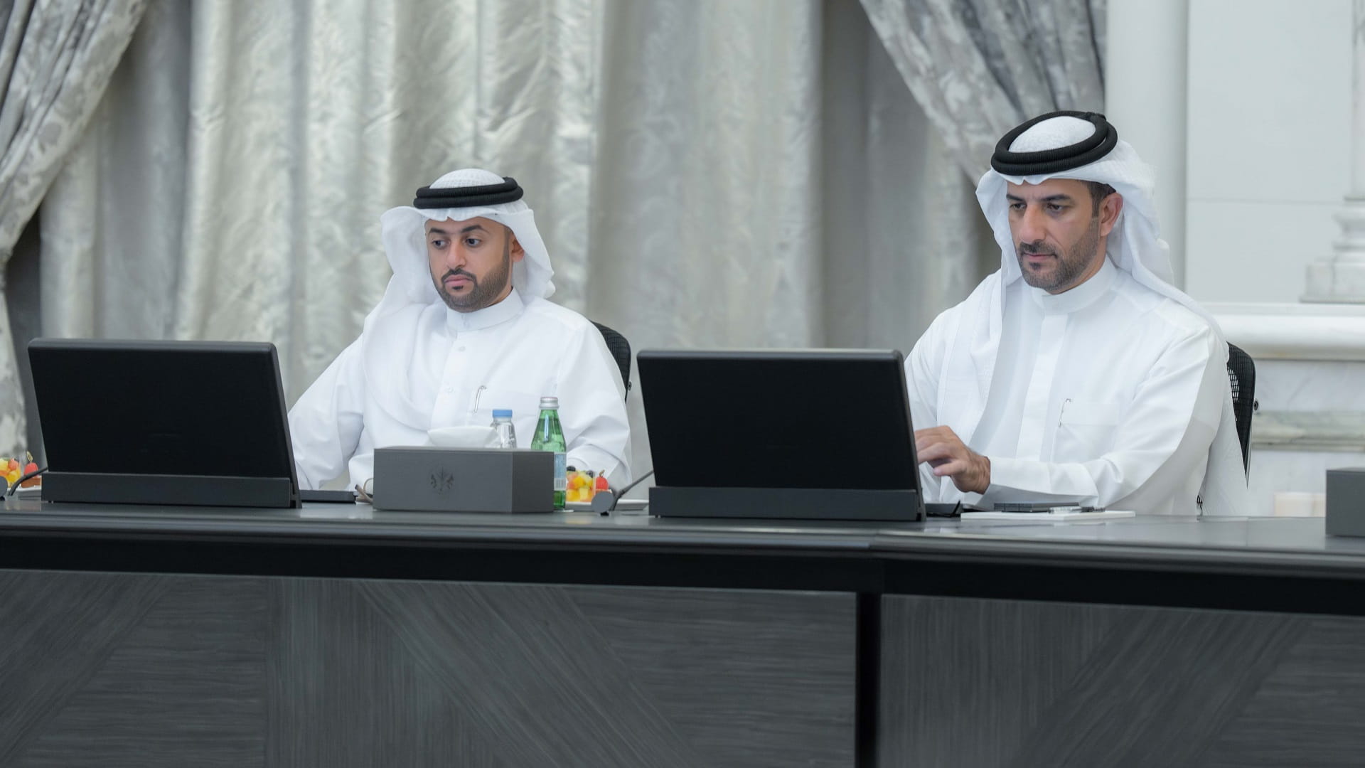 "تنفيذي الشارقة" ينظم اختصاصات وشروط منح المساعدة التكميلية للأسر