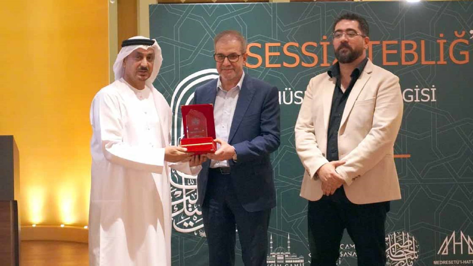 "ديواني - الشارقة" يحصد تكريماً دولياً جديداً في إسطنبول