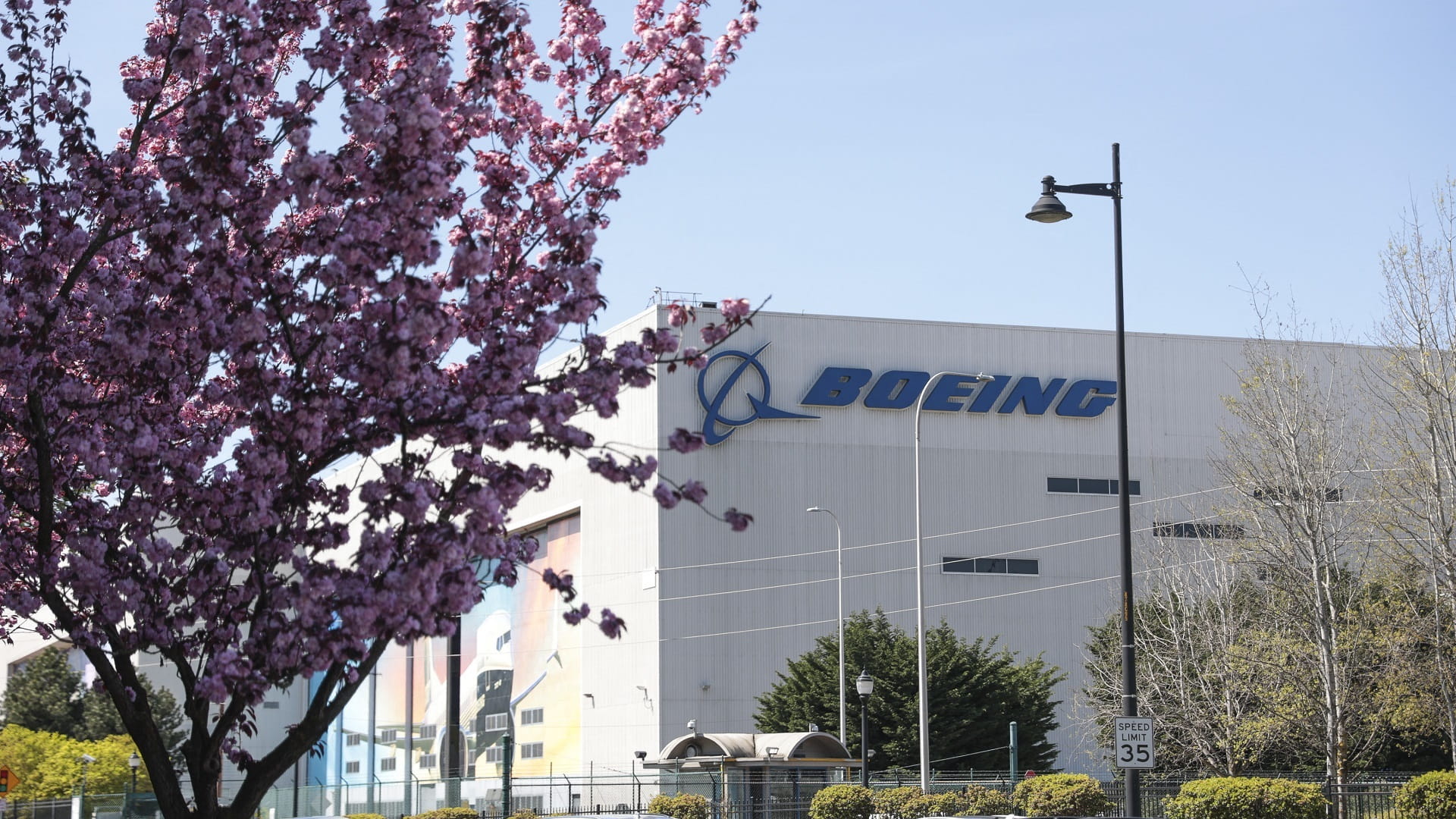 Striking Boeing defense workers turn to US Congress