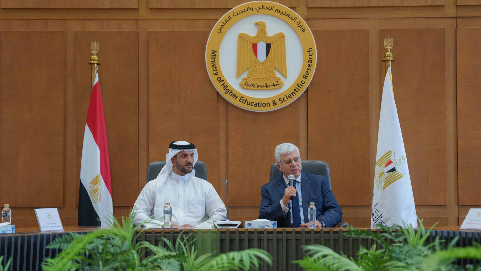 سلطان بن أحمد يلتقي وزير التعليم العالي والبحث العلمي المصري