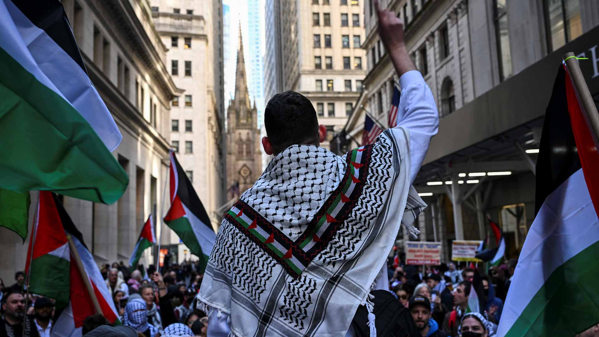 "أوقفوا تجويع غزة الآن"..مظاهرة مؤيدة للفلسطينيين تنطلق من قلب نيويورك 