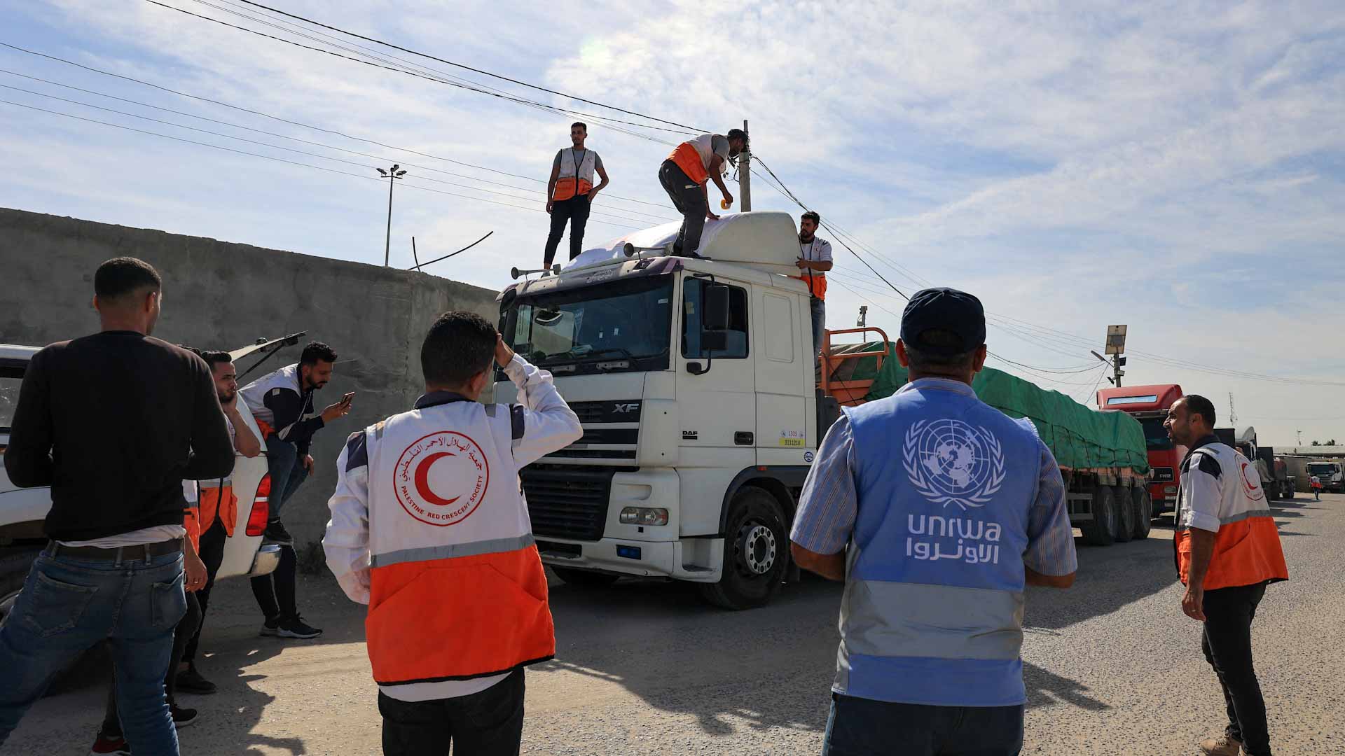 حصيلة مأساوية.. 383 عاملاً في الإغاثة قتلوا في 2024 ونصفهم بغزة