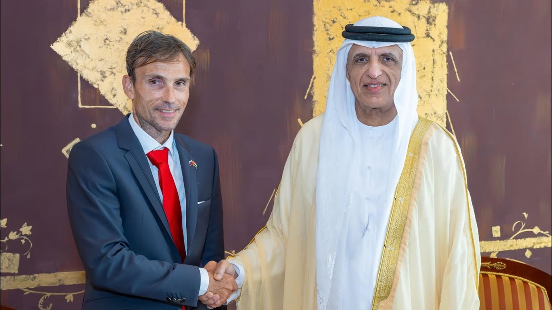 Saud bin Saqr receives Slovak Ambassador
