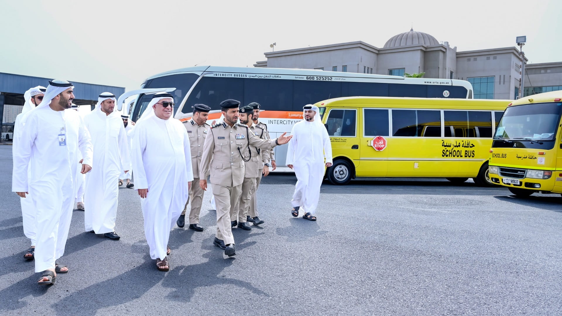 شرطة الشارقة تستقبل العام الدراسي الجديد بمبادرة "نقل مدرسي آمن"