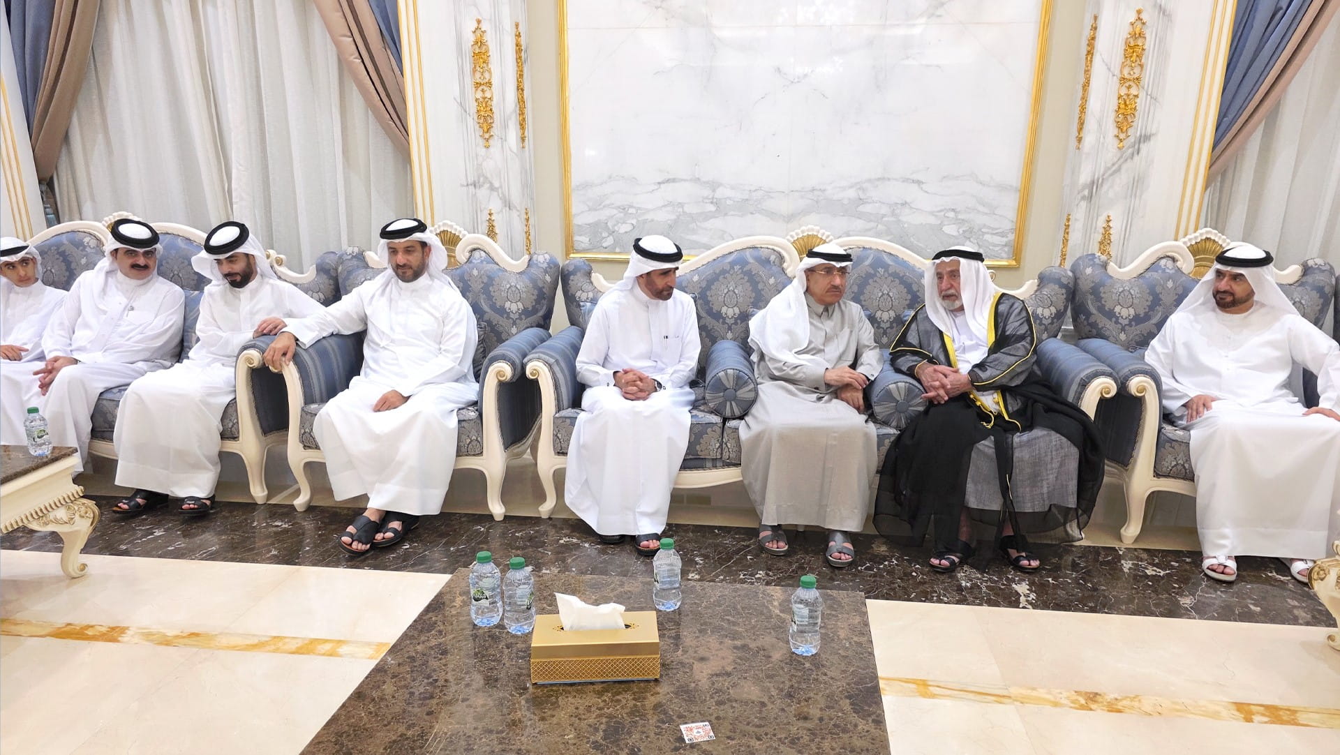 حاكم الشارقة والشيوخ يقدمون واجب العزاء بوفاة الشيخة ردن بنت خالد 