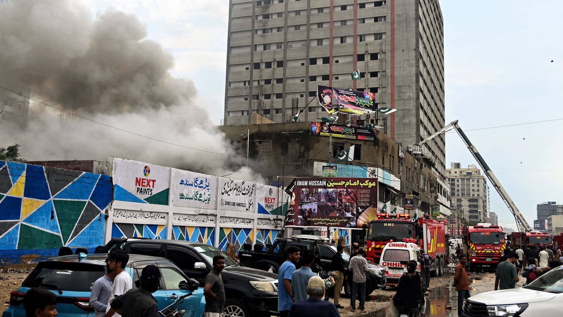 25 جريحاً بانفجار في منشأة باكستانية لتخزين ألعاب نارية  
