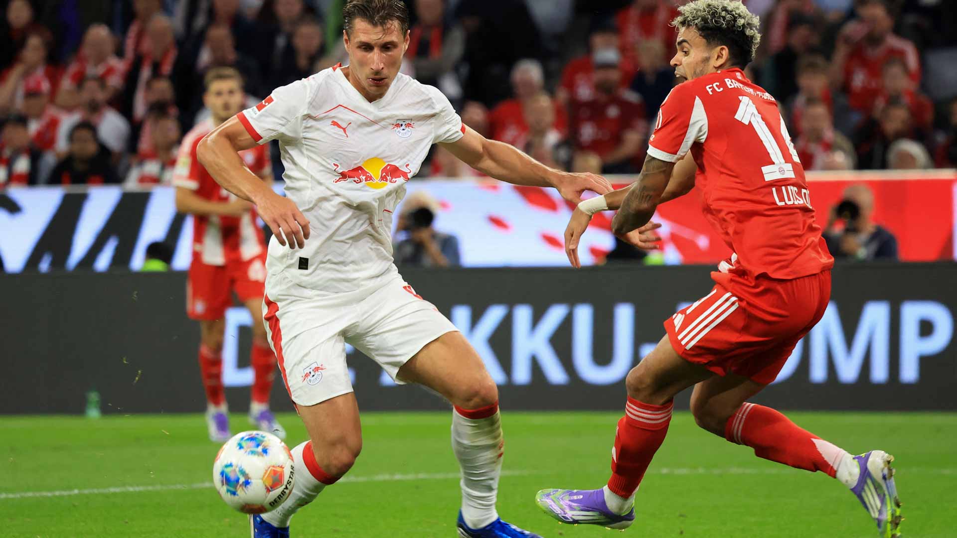بايرن ميونيخ يوجه إنذار شديد للمنافسين في الدوري الألماني 