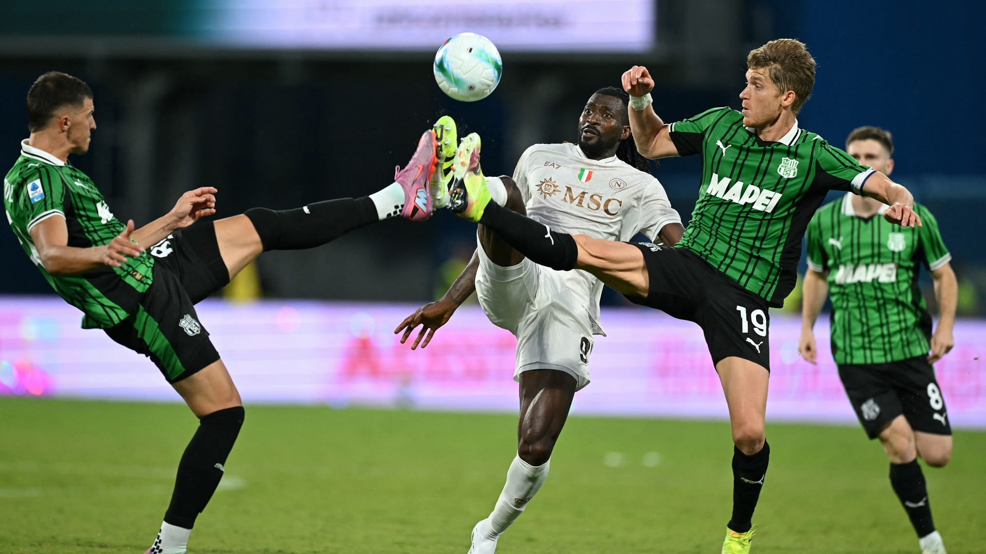 Napoli begins Serie A title defence with a win