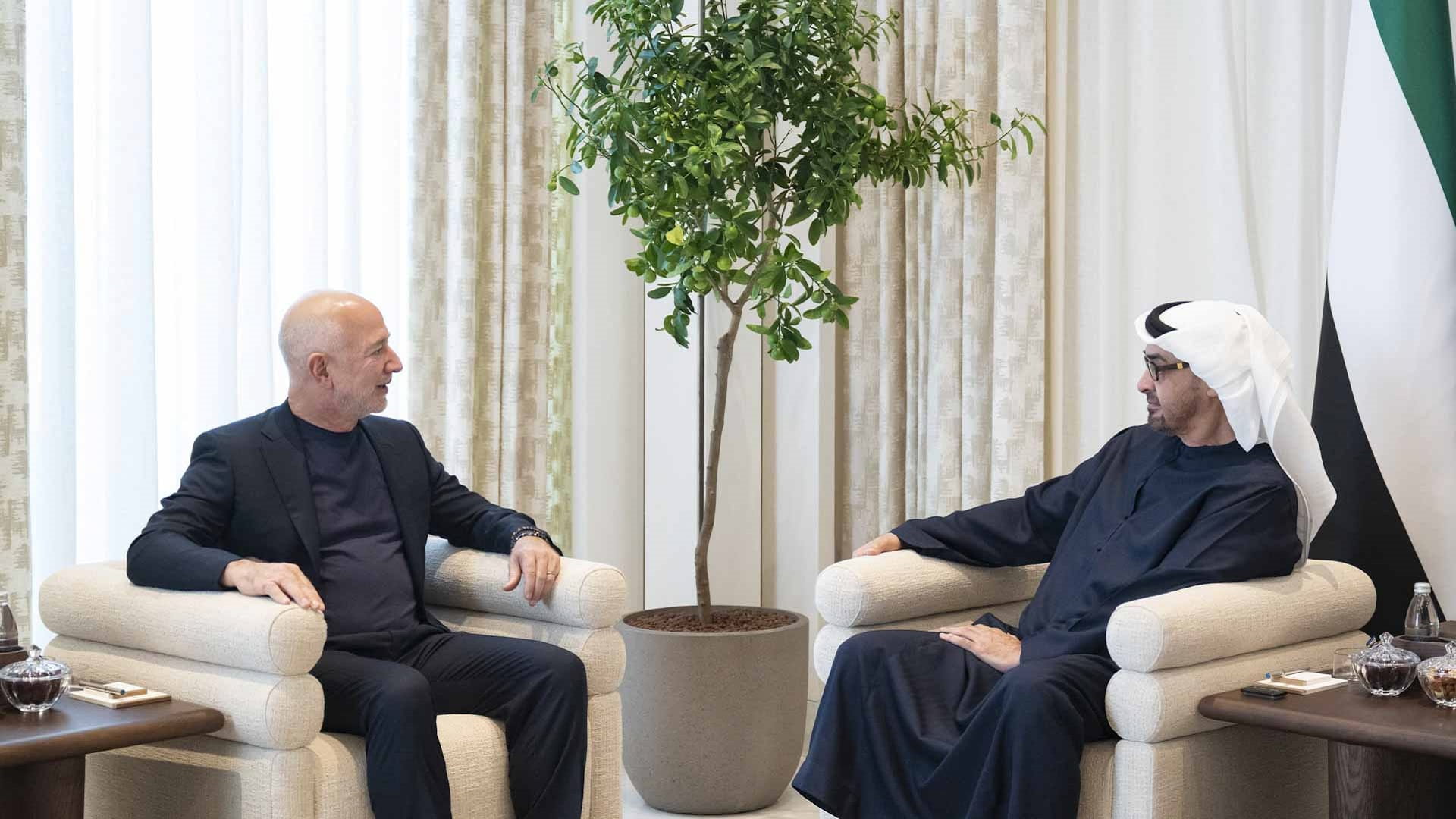 Image for the title: UAE President receives Amazon Founder & Executive Chairman 
