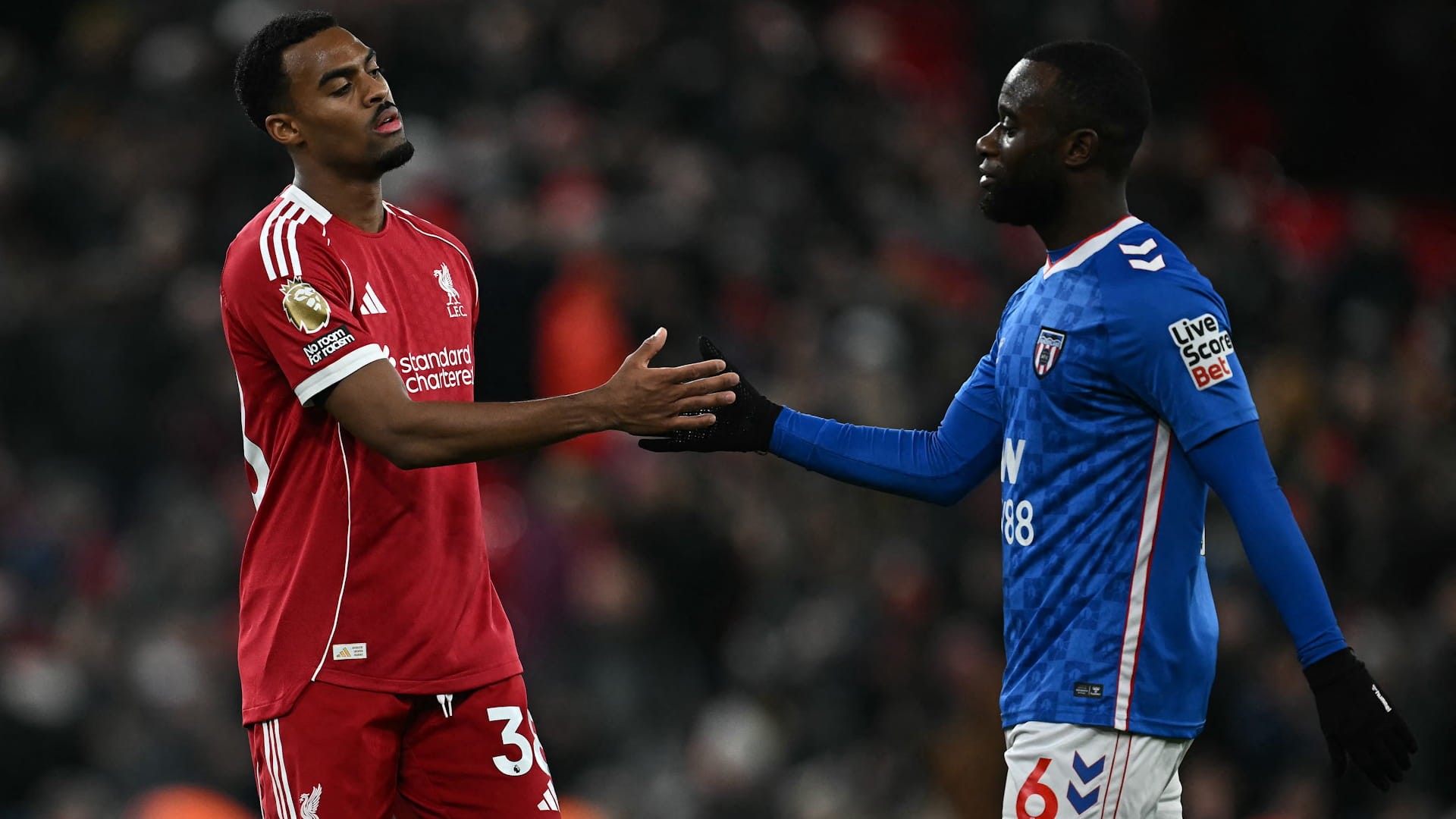 ليفربول يواصل نزيف النقاط في الدوري الإنجليزي 