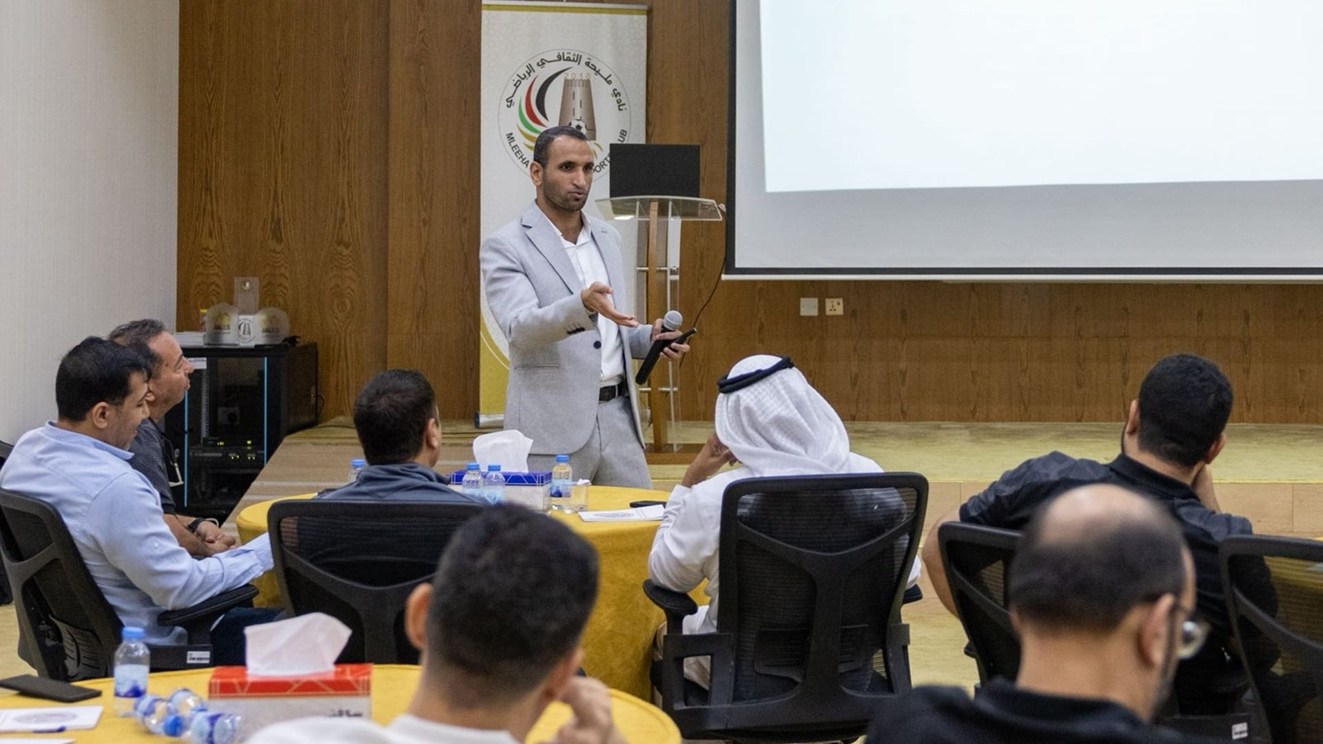 "نادي مليحة" ينظم برنامج تدريبي حول التحفيز والتواصل مع الرياضيين 