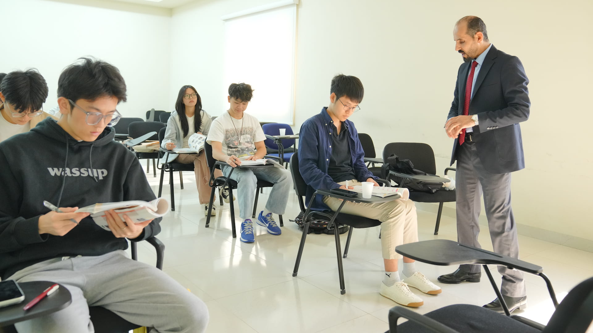 الجامعة القاسمية تستقبل الفوج الأول من طلبة جامعة سيتشوان الصينية 
