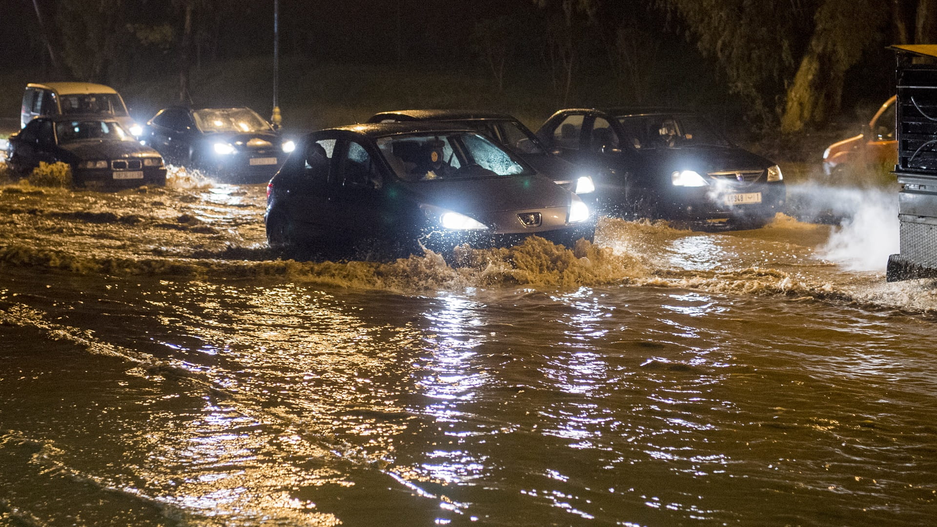 فيضانات استثنائية تتسبب بوفاة 7 أشخاص وإصابة 20 في آسفي بالمغرب 
