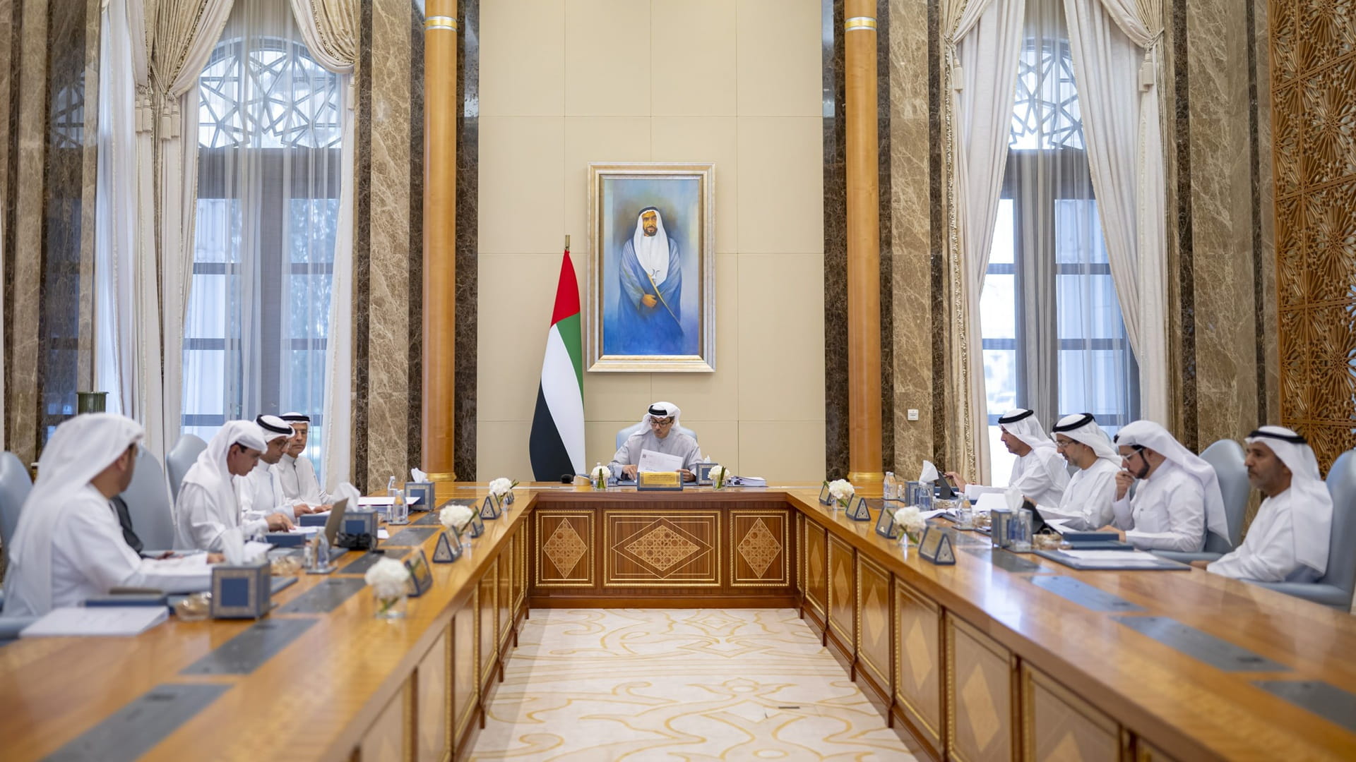 Mansour bin Zayed chairs CBUAE board meeting 