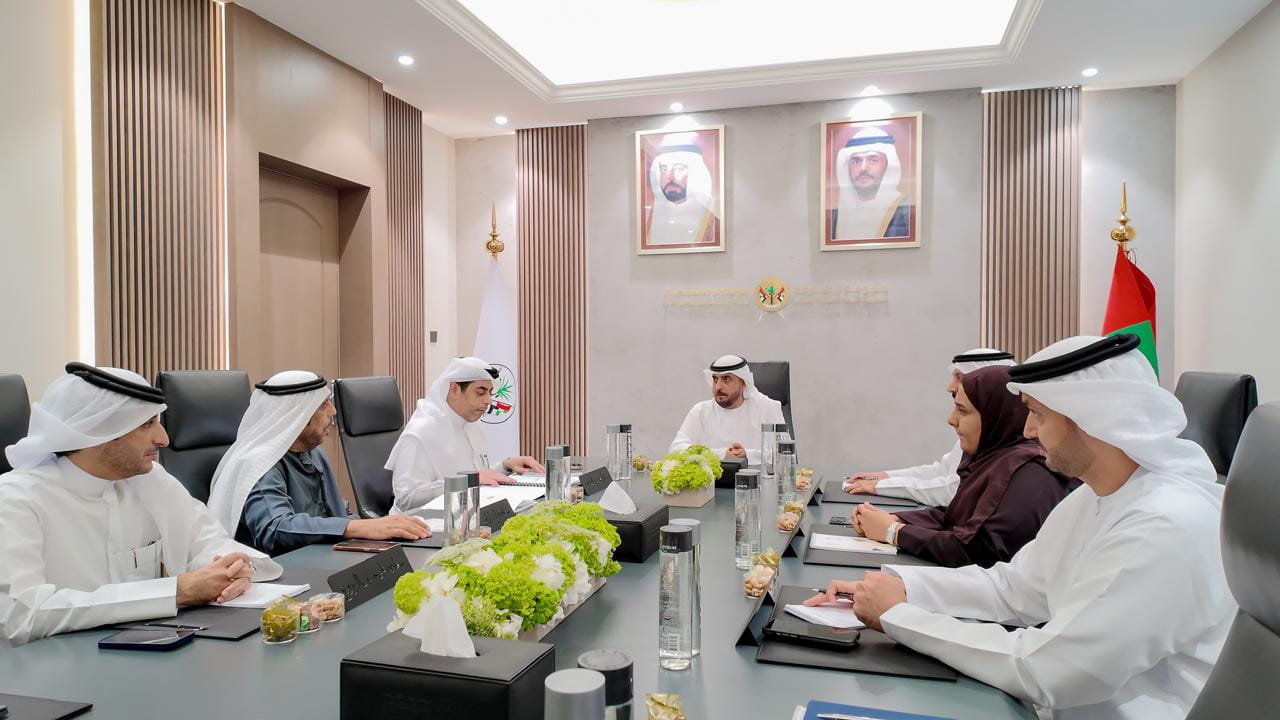 الشارقة للضمان الاجتماعي يناقش خطط تعزيز الاستدامة وجودة الخدمات