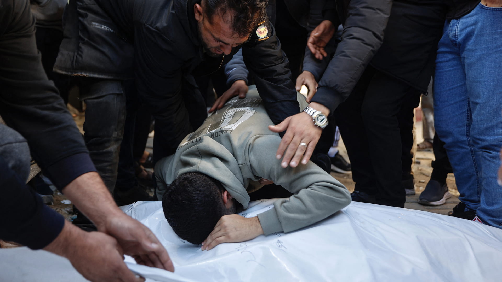 Gazans mourn six killed in Israeli shelling of shelter