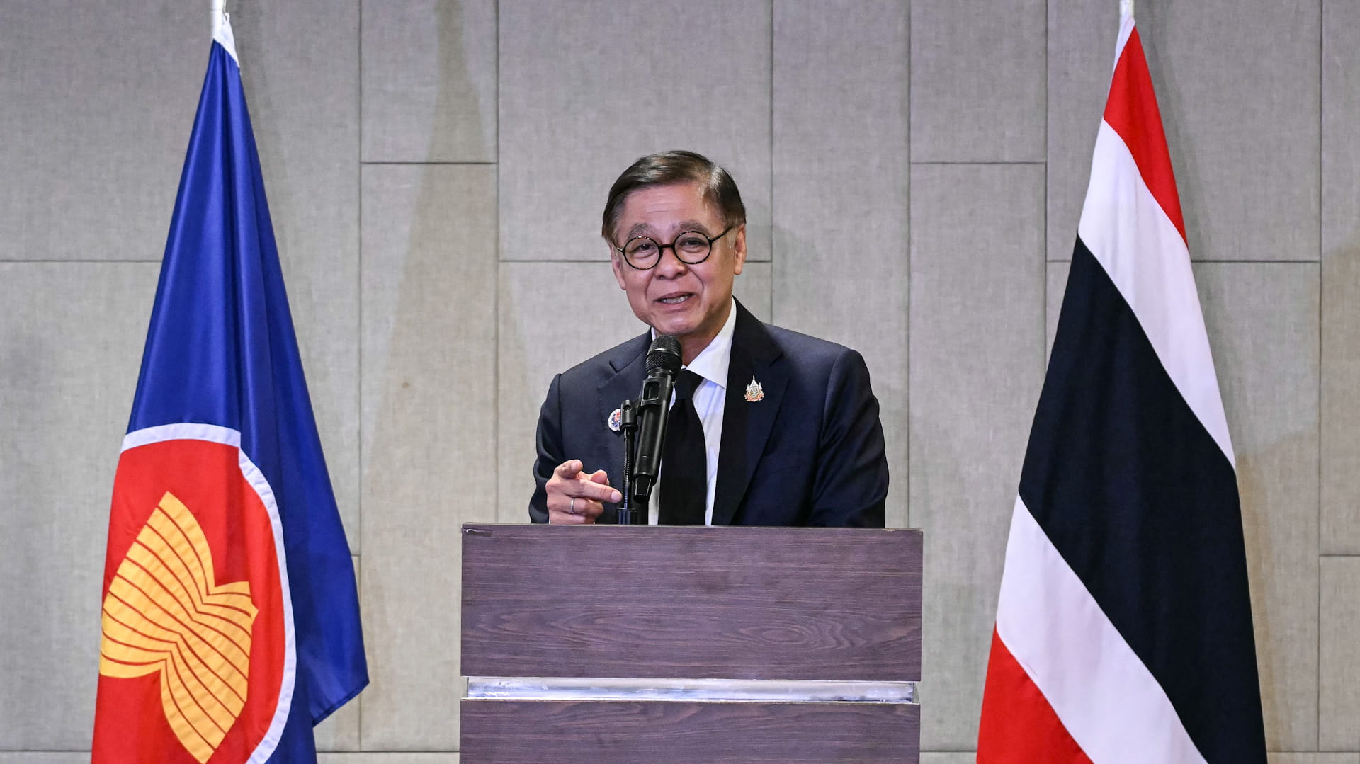 Cambodia, Thailand agree to border talks after ASEAN meet