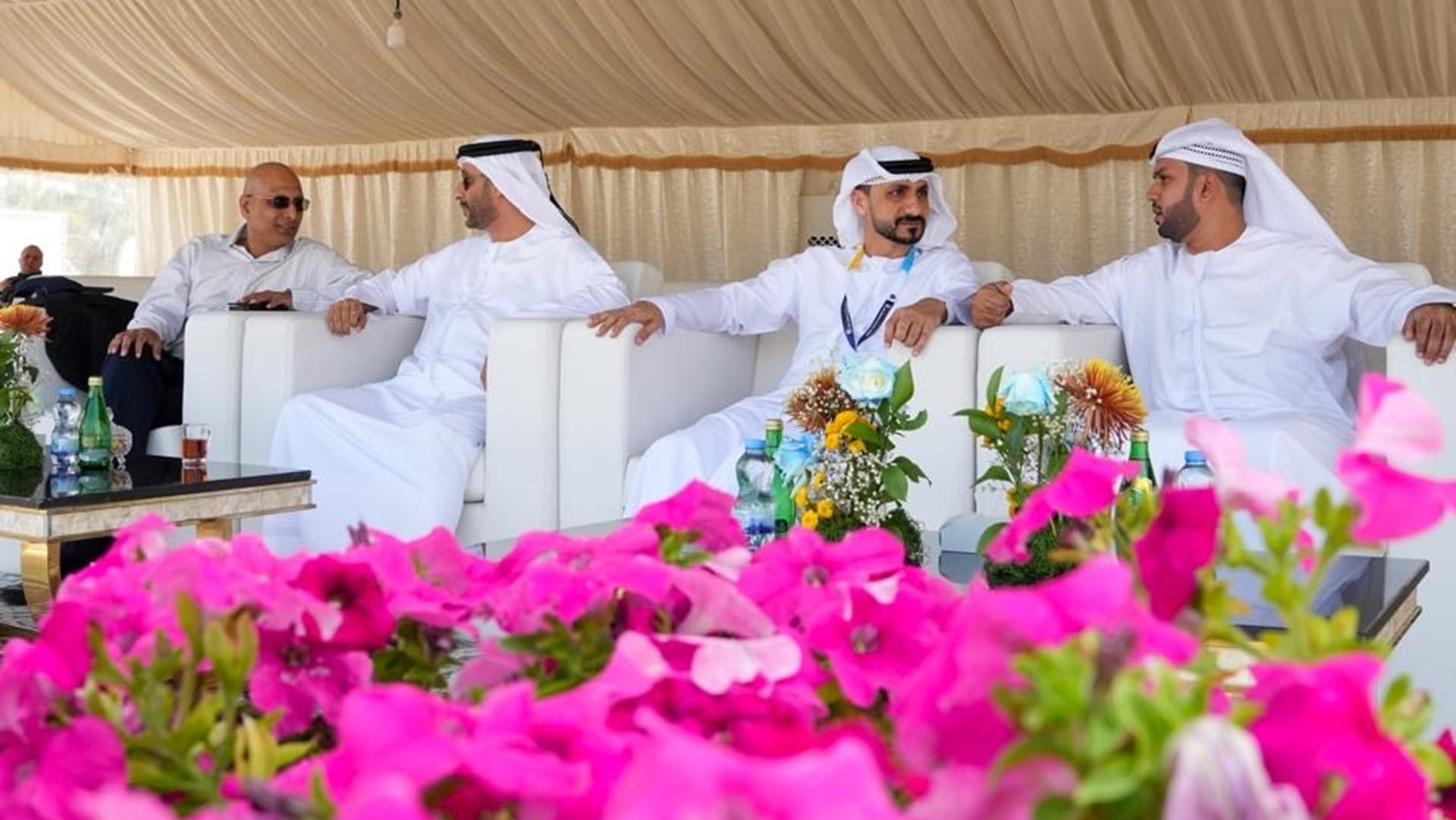 رئيس الاتحاد الآسيوي للشراع يشهد منافسات كأس آسيا في الحمرية 
