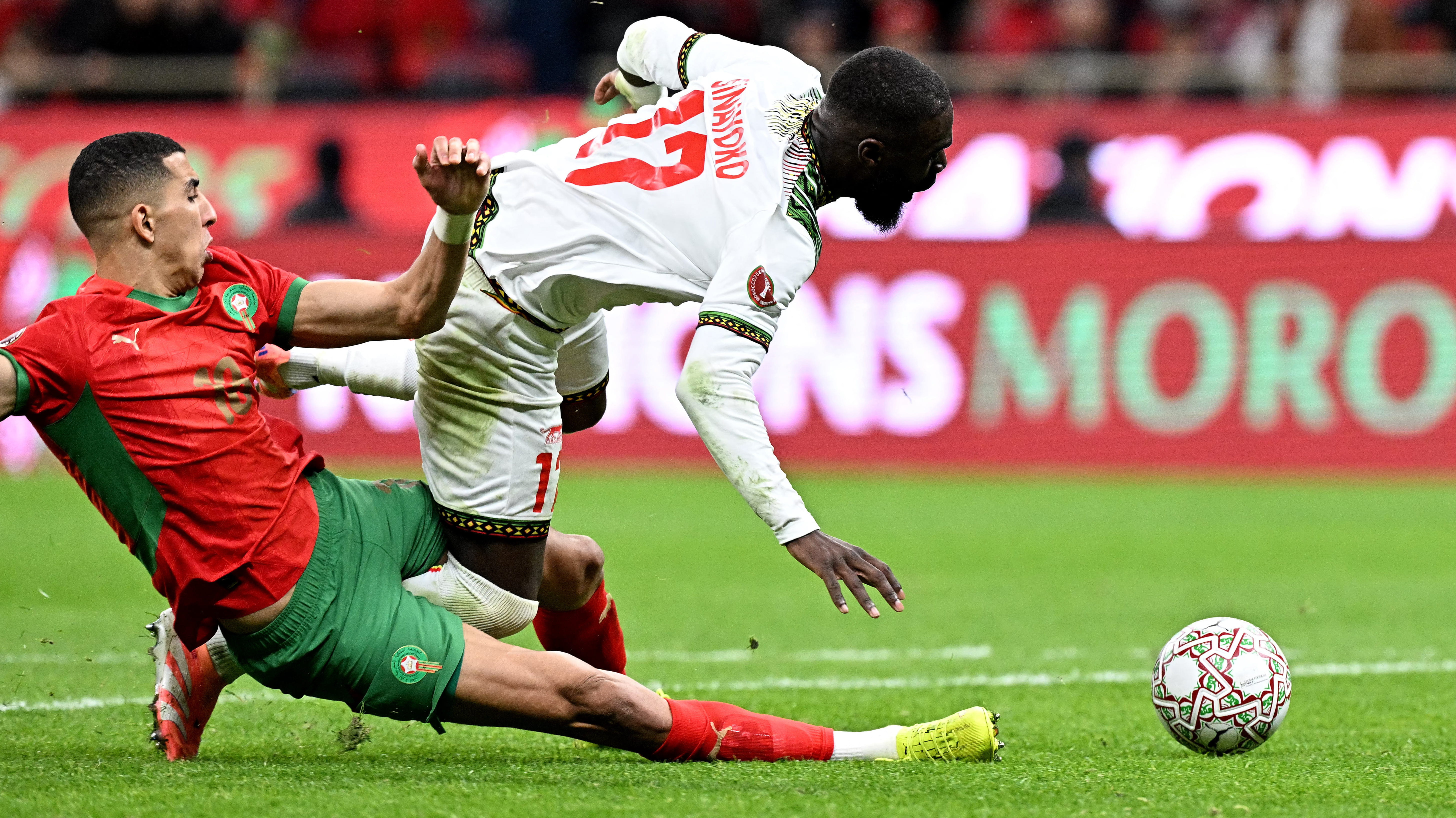 المغرب يتعادل مع مالي ويفرط في فرصة حسم التأهل المبكر بأمم إفريقيا 