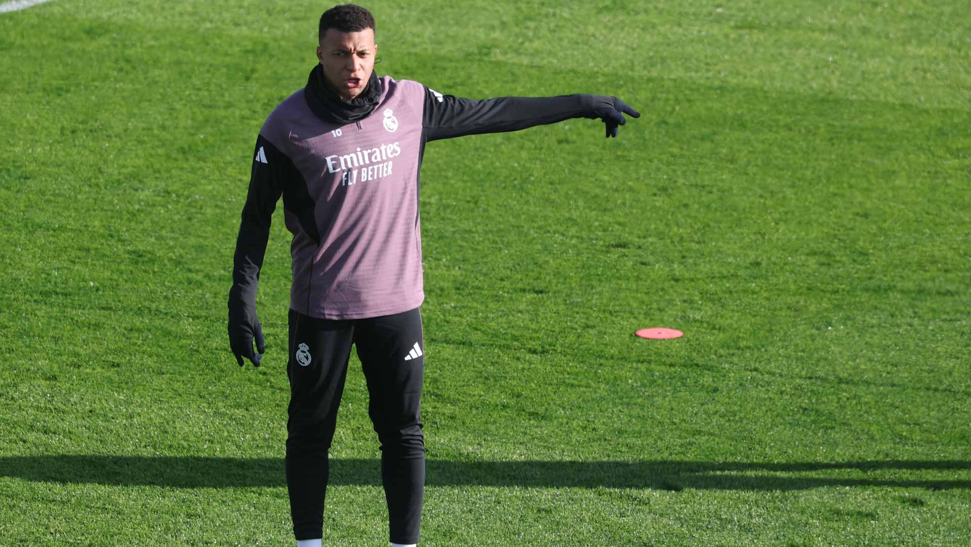 Mbappe suffers knee sprain in blow for Real Madrid