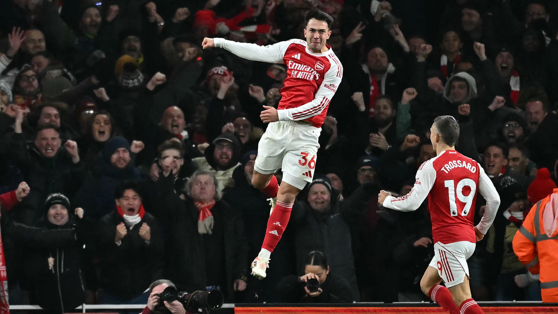Arsenal grasp league's top spot after win against Villa 