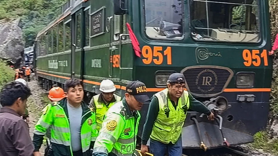 حادث اصطدام قطارَيْن في بيرو يسفر عن وفاة شخص واحد ويصيب 40 بجروح 