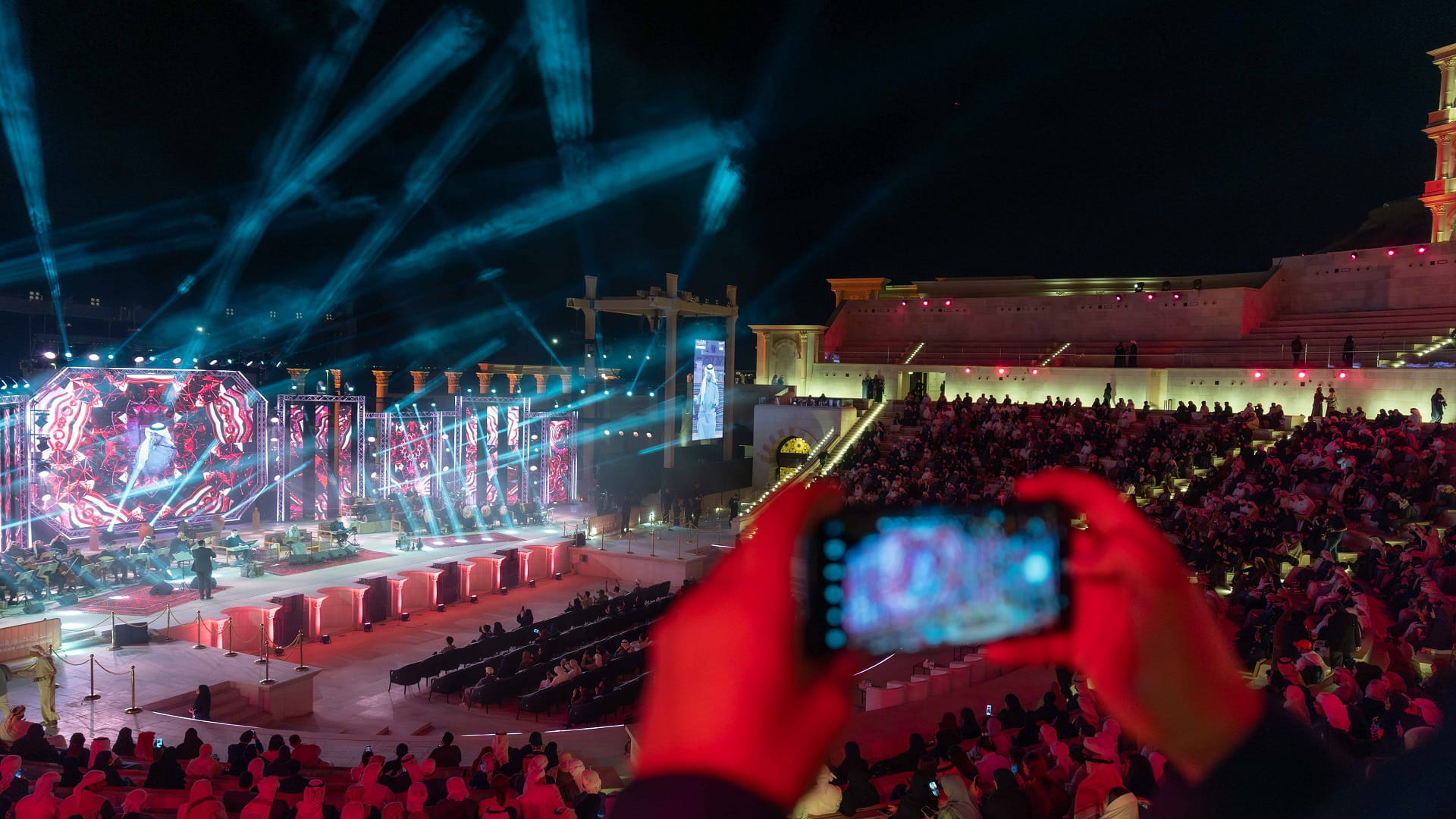 Ayed and Rahma Riad shine at Khorfakkan Amphitheatre 