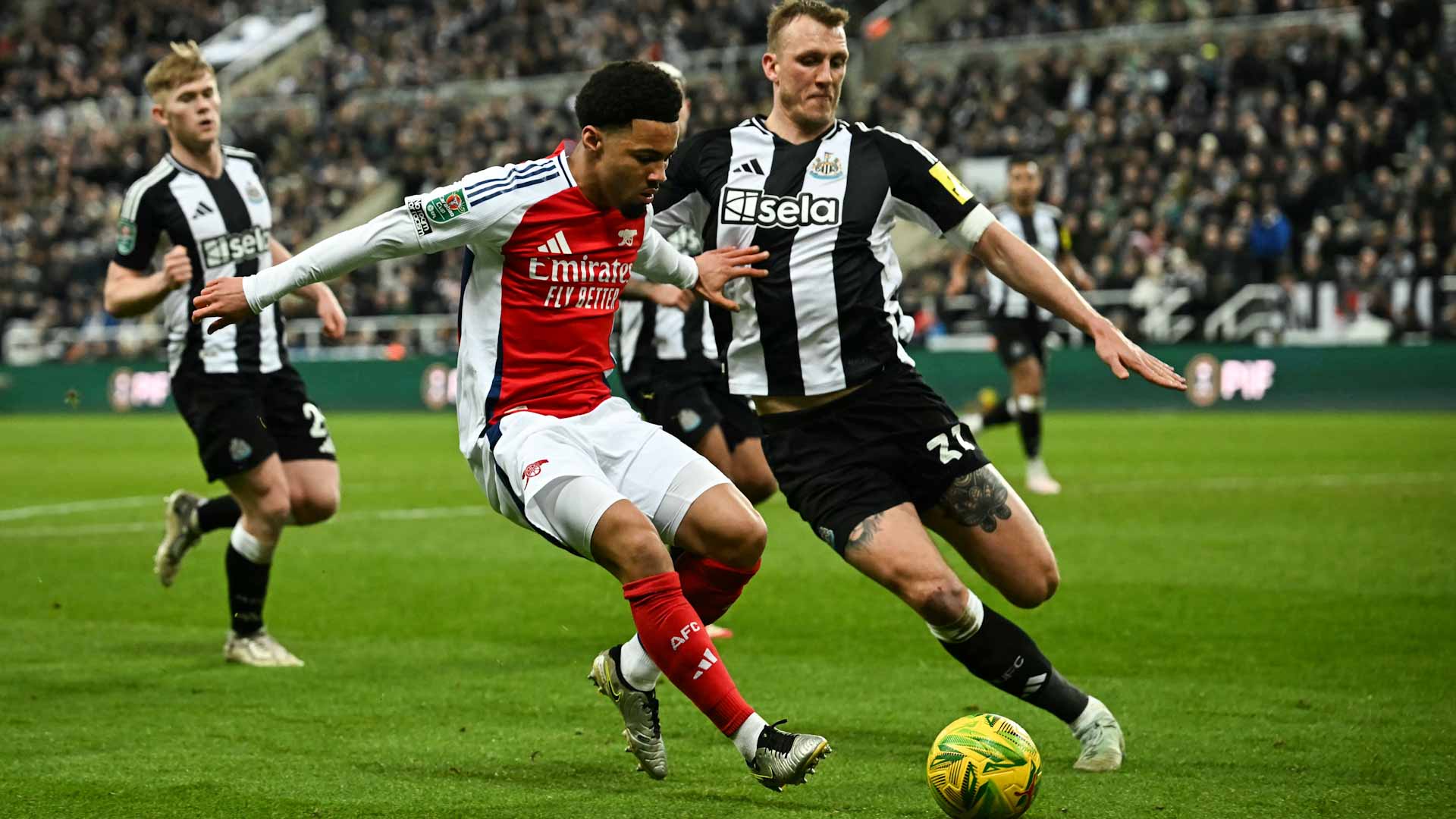 Newcastle sweep aside Arsenal to reach League Cup final 