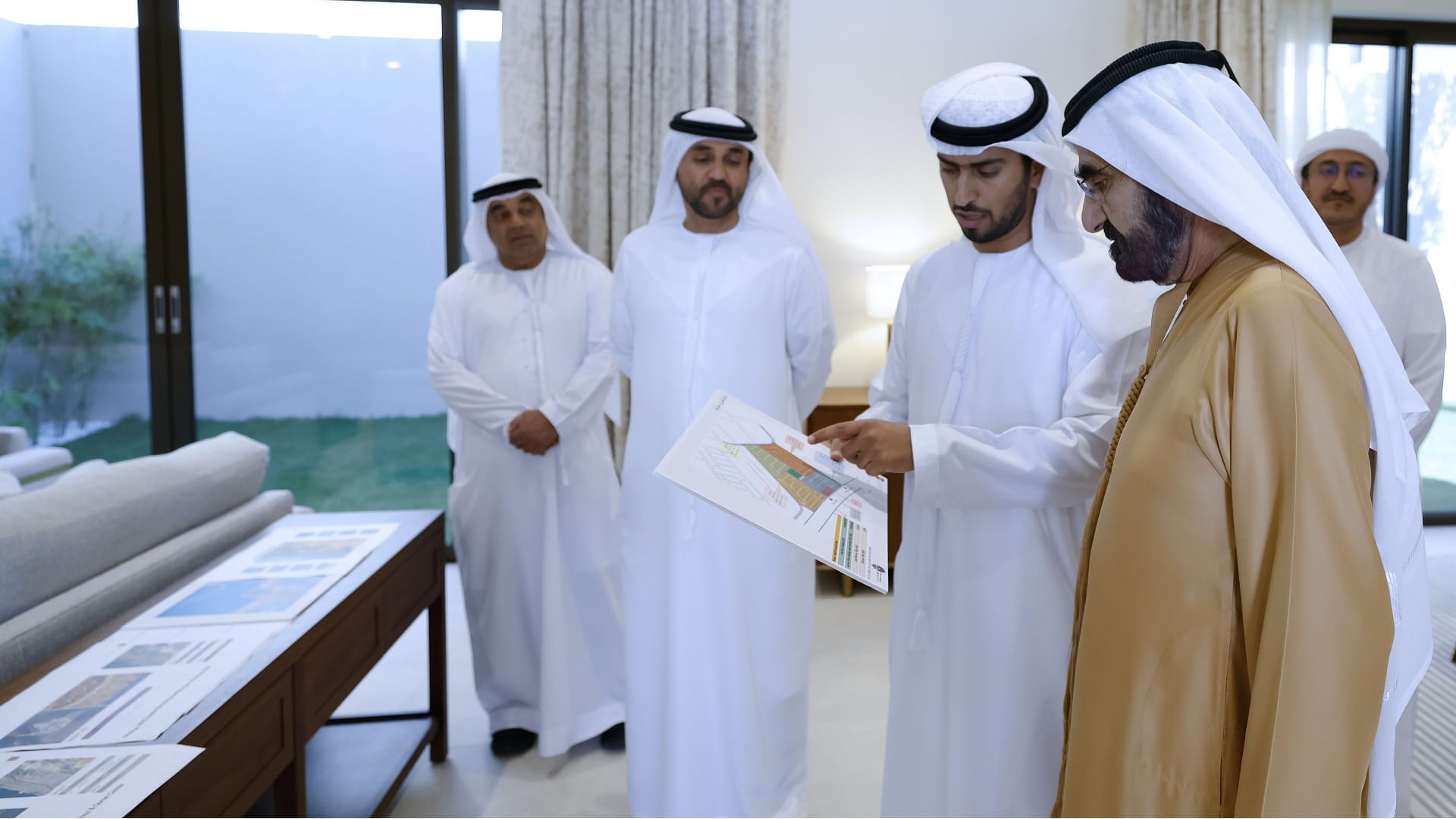 Mohammed bin Rashid reviews housing project progress 