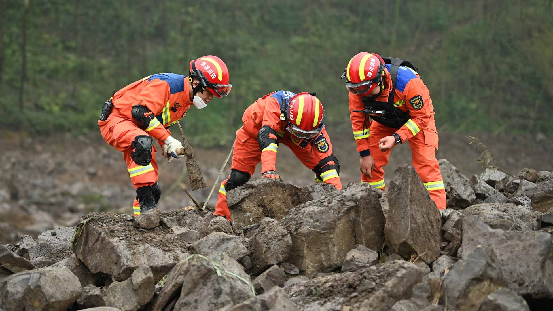 One dead, dozens missing in China landslide 