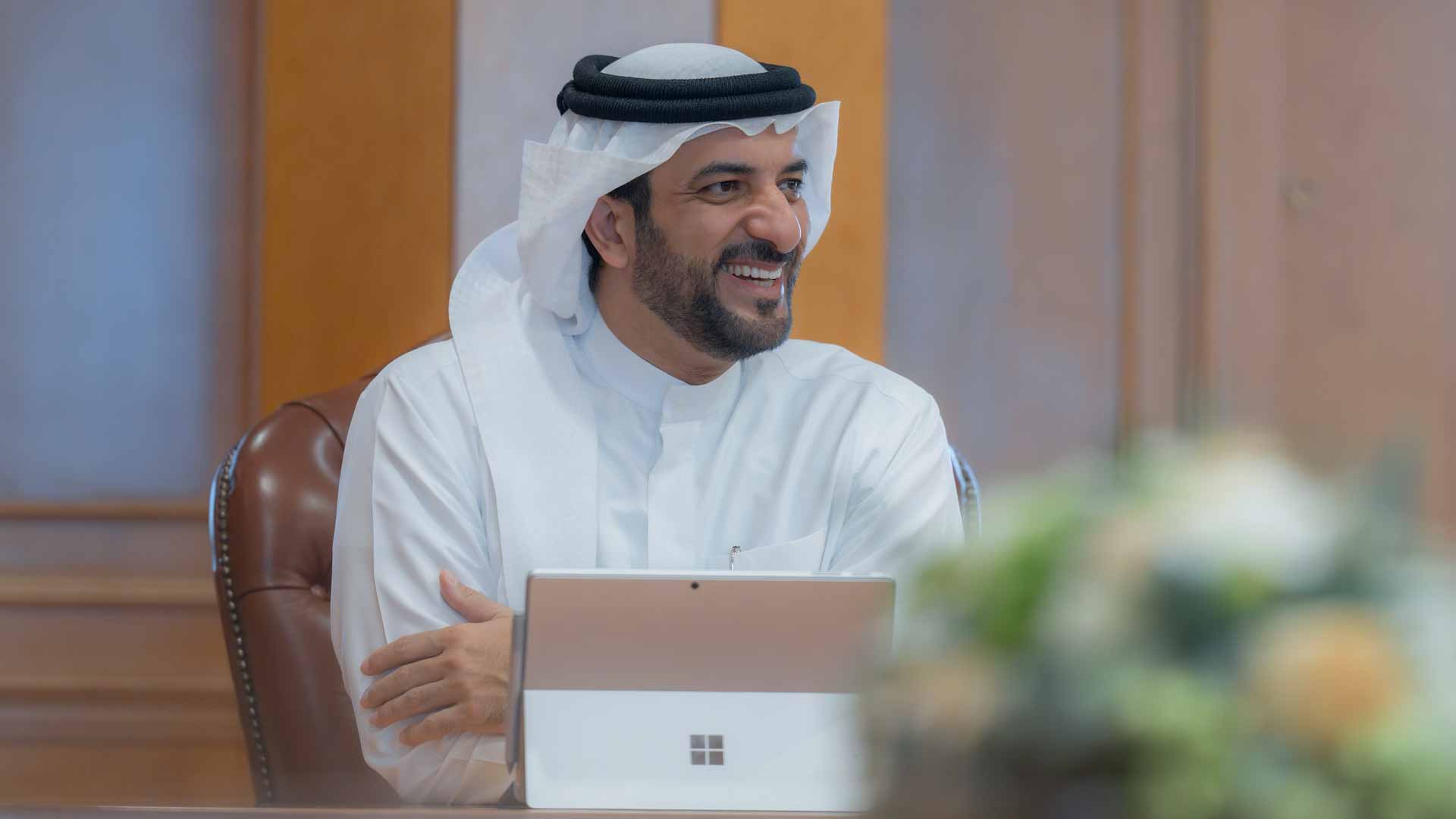 Sheikh Sultan bin Ahmed reviews the project