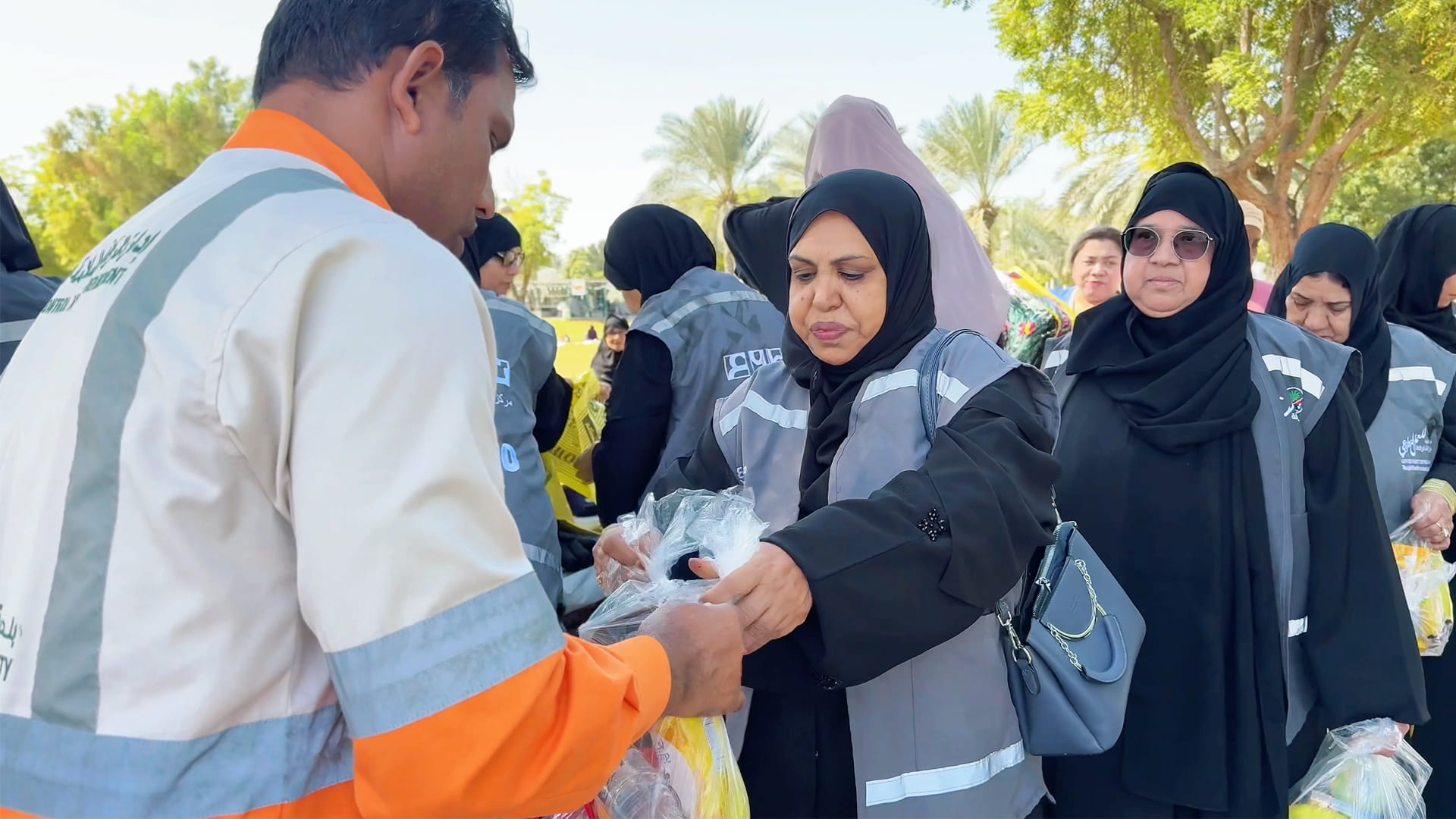 أمهات الخير يشاركن في مبادرات اجتماعية الشارقة التطوعية 