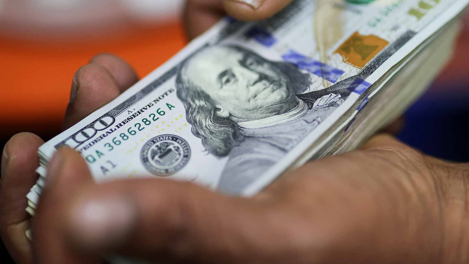 الدولار يستقر وسط تقييم المستثمرين لتداعيات أجندة ترامب الجمركية 