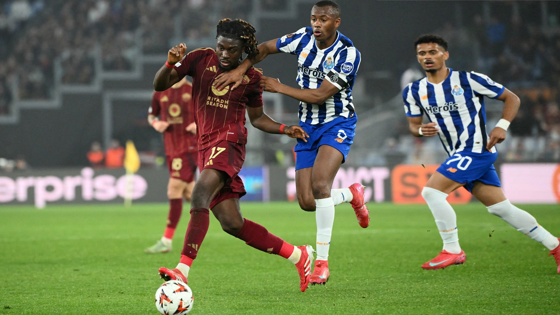 روما الإيطالي يتأهل إلى دور الـ 16 في الدوري الأوروبي 